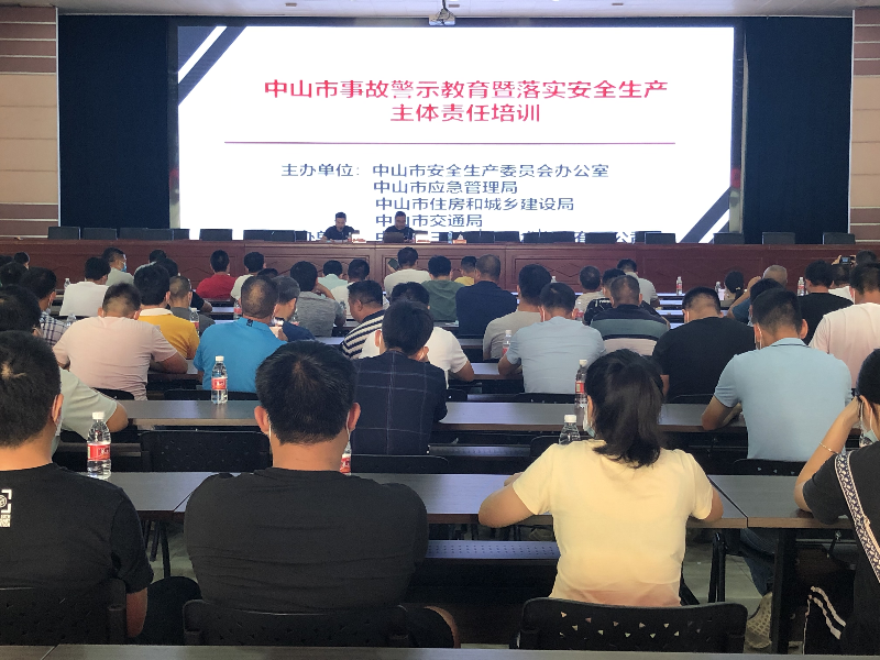 7.15 橫欄鎮(zhèn)應(yīng)急管理局政務(wù)信息-橫欄鎮(zhèn)開展事故警示教育暨落實企業(yè)安全生產(chǎn)主體責任培訓（婷） (1).jpg