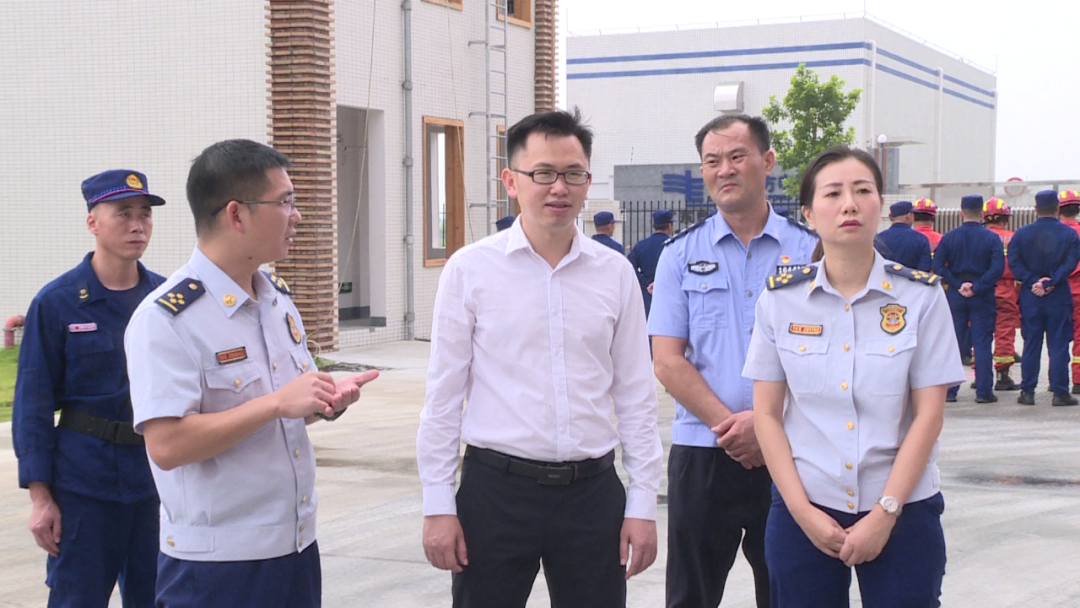 2021-8-9港口鎮(zhèn)高水平打造應(yīng)急管理和消防救援隊伍001.png