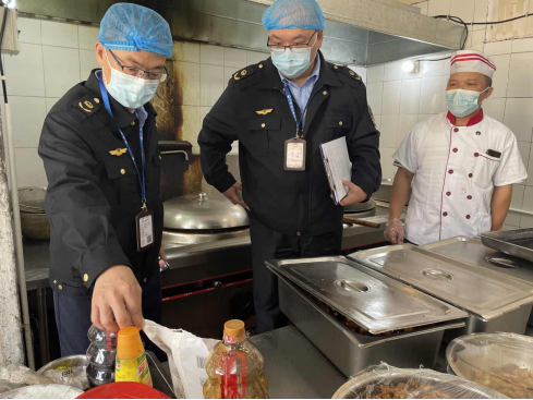 中山市市場(chǎng)監(jiān)管局全覆蓋檢查我市集中隔離場(chǎng)所食品及特種設(shè)備安全1075.png