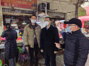1月17日，黨組書記、局長高培鵬帶隊(duì)檢查石歧街道張溪市場環(huán)境衛(wèi)生情況.jpg