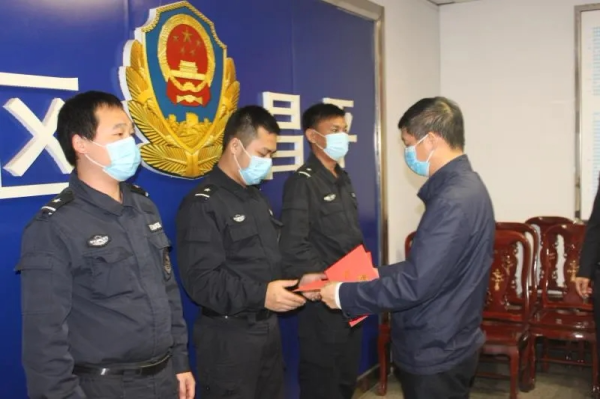 慰問輔警2.jpg