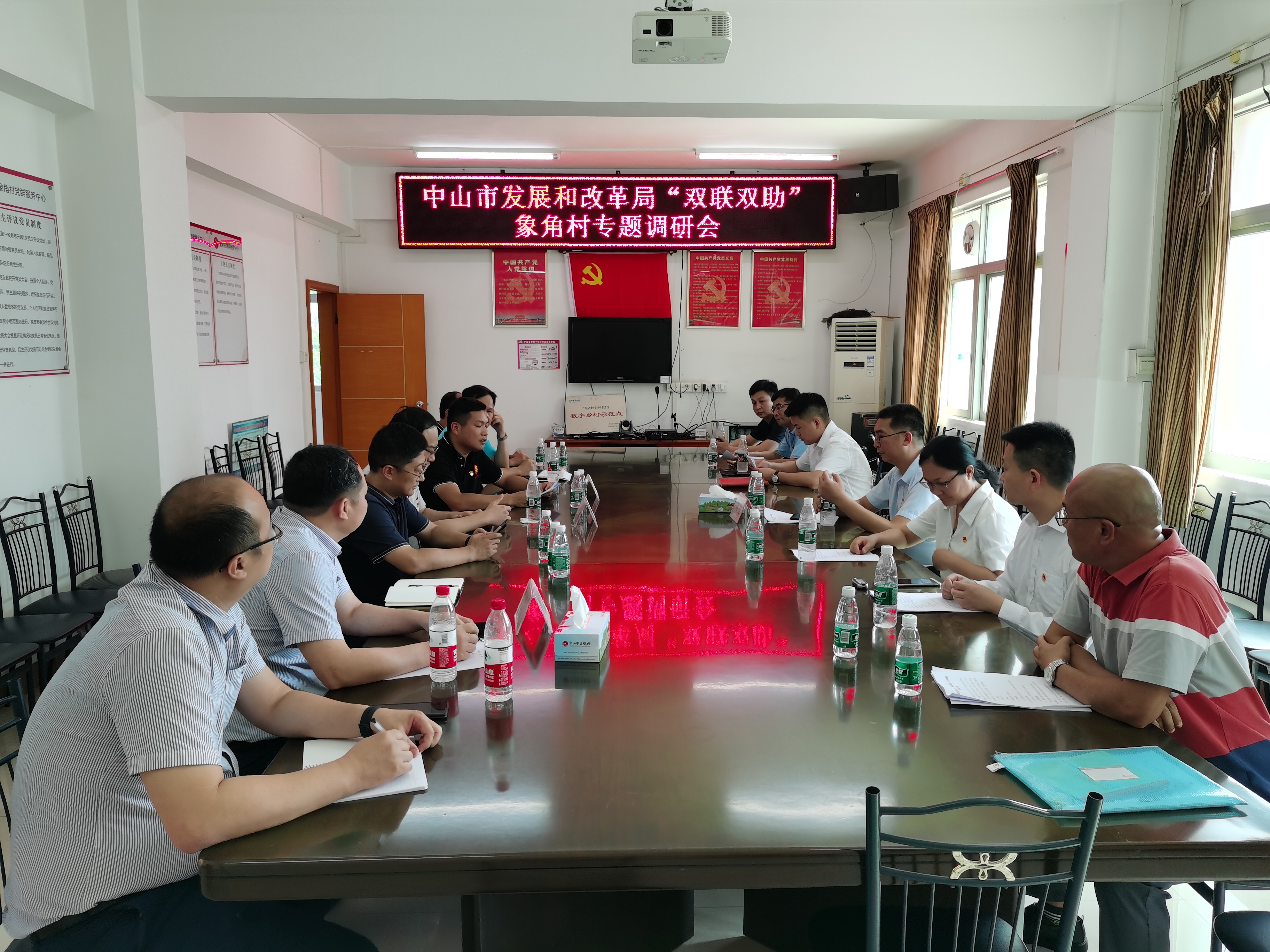 座談調(diào)研照片.jpg