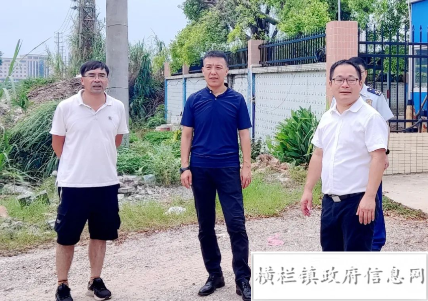 鎮(zhèn)主要領(lǐng)導(dǎo)帶隊開展校園安全風險隱患排查.jpeg