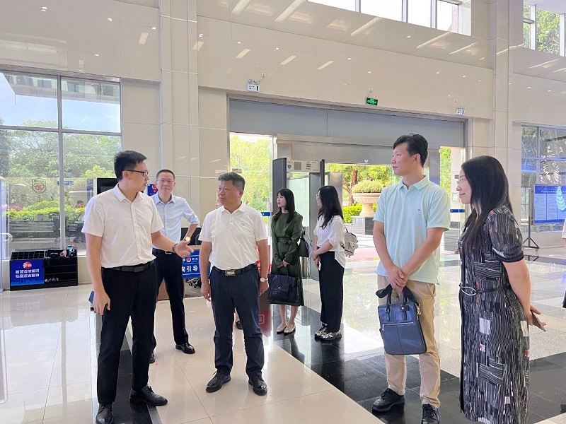 法治日?qǐng)?bào)社黨委委員、副總編輯陳建國(guó)一行到中山調(diào)研7.jpg