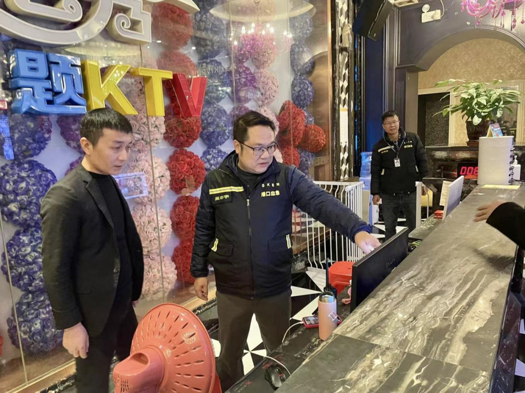 為平安“站好崗”！港口鎮(zhèn)開(kāi)展消防安全夜查行動(dòng)1.png