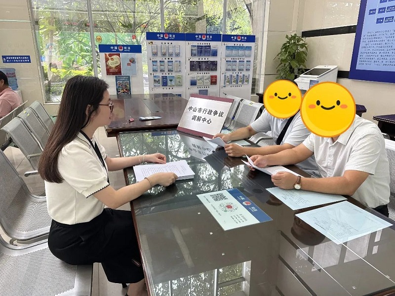 首份行政復(fù)議調(diào)解書(shū)制發(fā)1.jpg