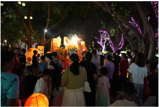 郭文海：因地制宜發(fā)展夜經(jīng)濟(jì) 打造更多聚人氣促消費(fèi)的新業(yè)態(tài)新場景2.png