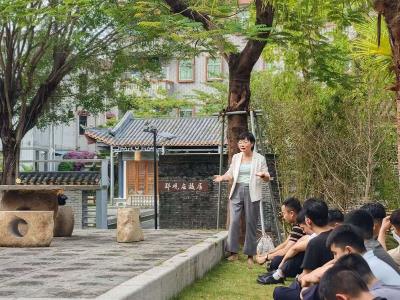 市司法局青年理論學習小組赴鄭觀應故居開展聯(lián)學活動3.jpg