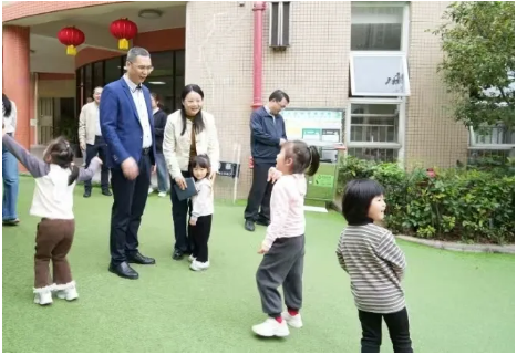 推動教育事業(yè)高質(zhì)量發(fā)展！港口鎮(zhèn)主要領(lǐng)導(dǎo)調(diào)研教育工作1.png