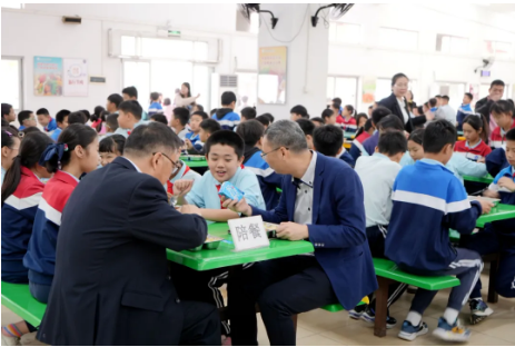 推動教育事業(yè)高質(zhì)量發(fā)展！港口鎮(zhèn)主要領(lǐng)導(dǎo)調(diào)研教育工作4.png