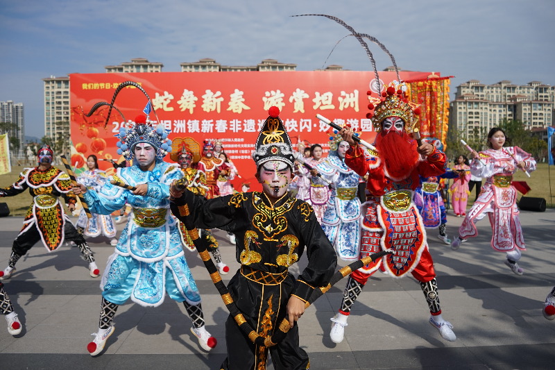 “蛇舞新春 游賞坦洲”2025年坦洲鎮(zhèn)新春非遺巡游快閃&middot;妙趣游園活動.JPG
