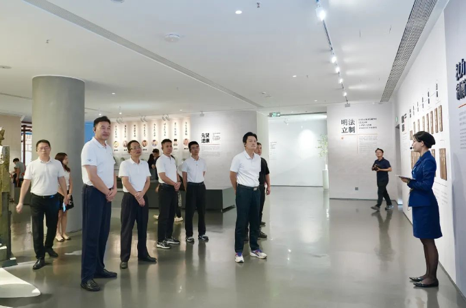 沙溪鎮(zhèn)領(lǐng)導(dǎo)班子成員參觀中山市廉潔文化教育基地